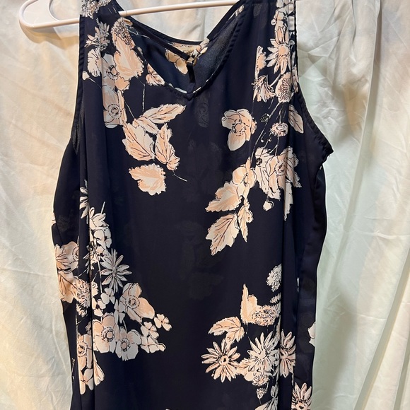 Maurice’s sleeveless lightweight top - Picture 2 of 2